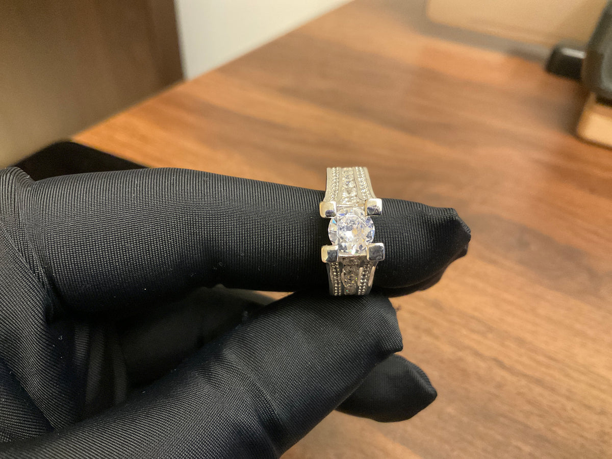 Round Brilliant Diamond Statement Ring in Two-Tone Gold & White Gold