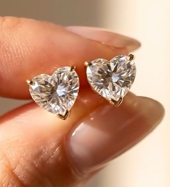 Solitaire Stud in 14KT Gold IGI Certified
