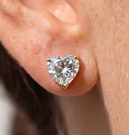 Solitaire Stud in 14KT Gold IGI Certified